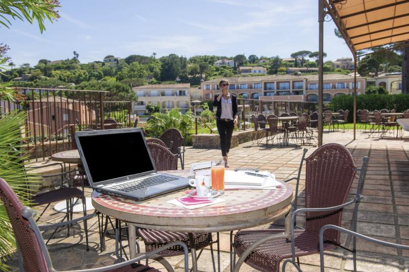 Hotel Les Jardins De Sainte-Maxime Luaran gambar